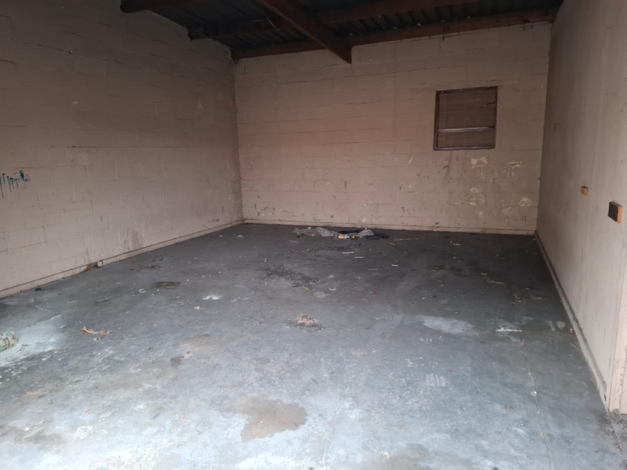 6 Bedroom Property for Sale in Oakdale Western Cape